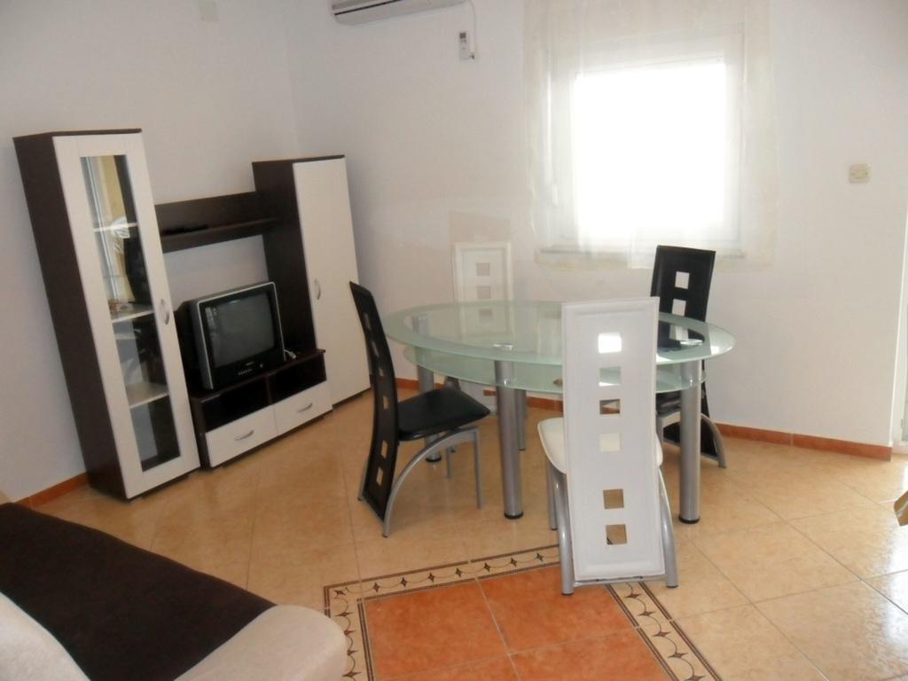 Apartments Mislav ノヴァリャ 部屋 写真