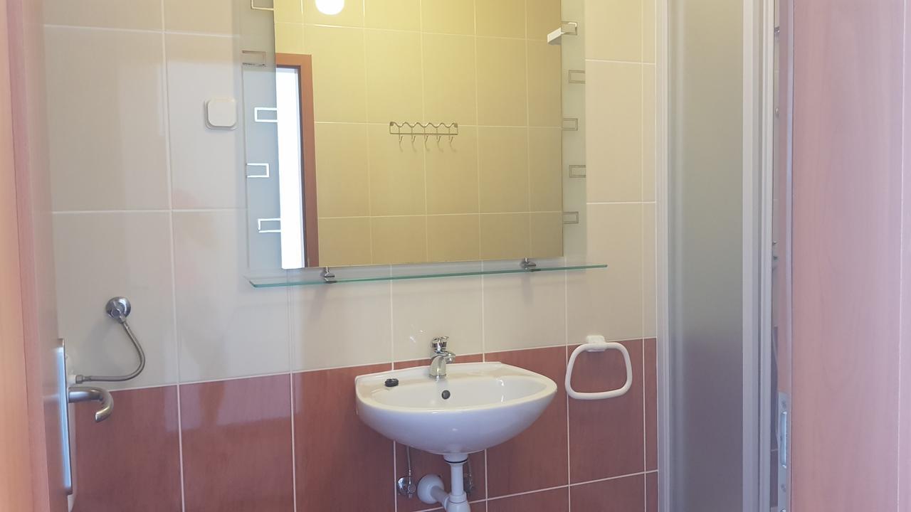 Apartments Mislav ノヴァリャ エクステリア 写真