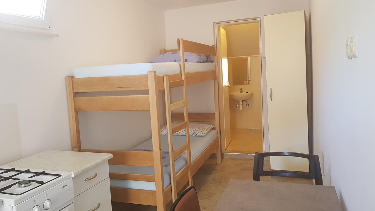 Apartments Mislav ノヴァリャ エクステリア 写真