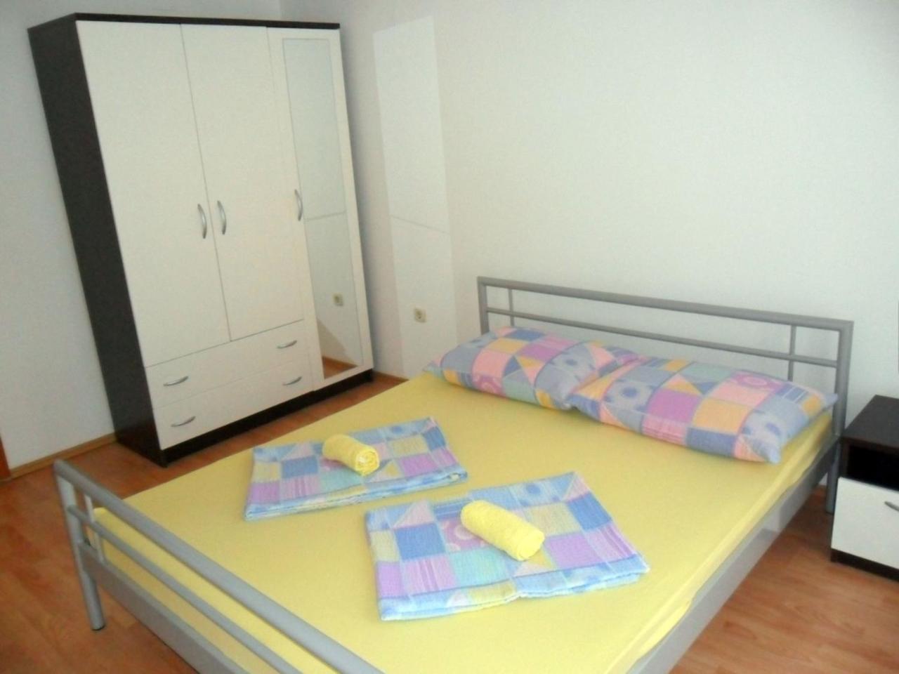 Apartments Mislav ノヴァリャ エクステリア 写真