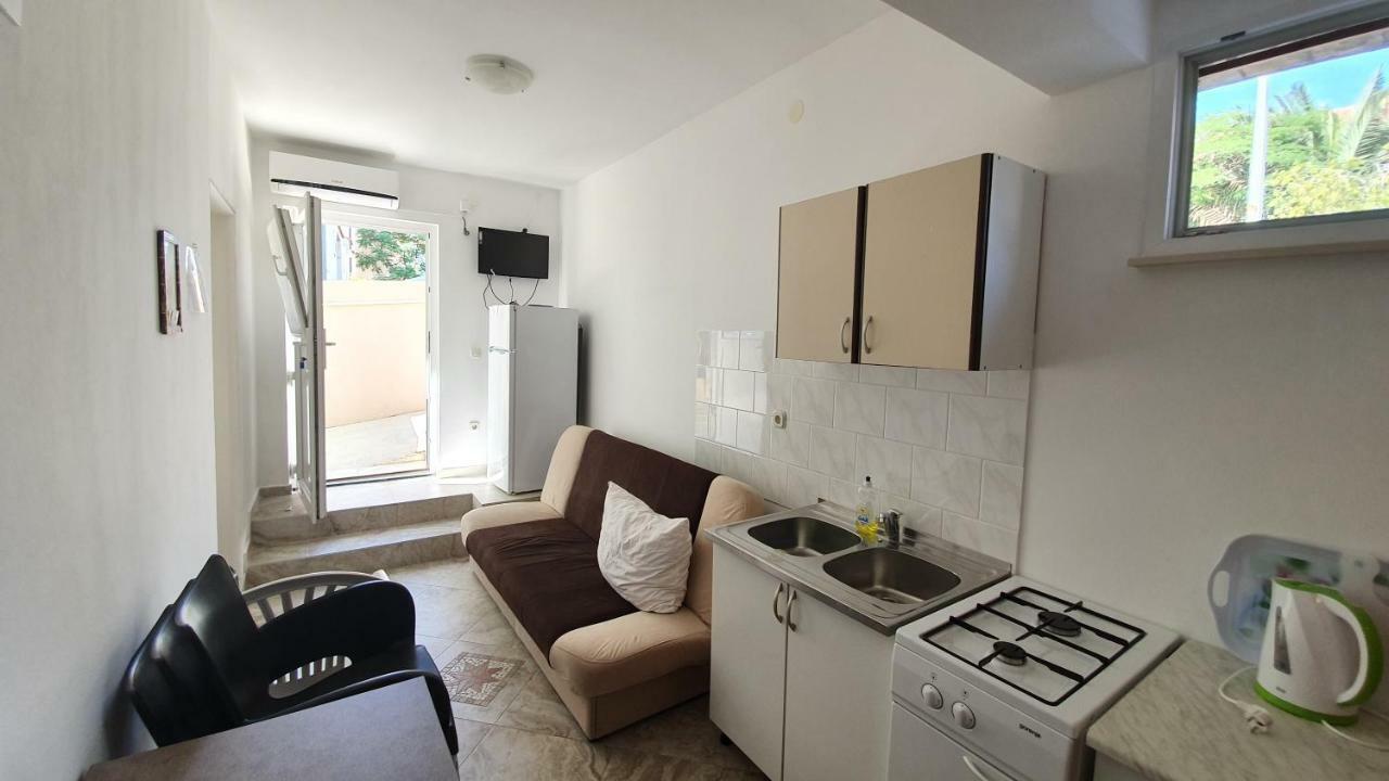 Apartments Mislav ノヴァリャ エクステリア 写真