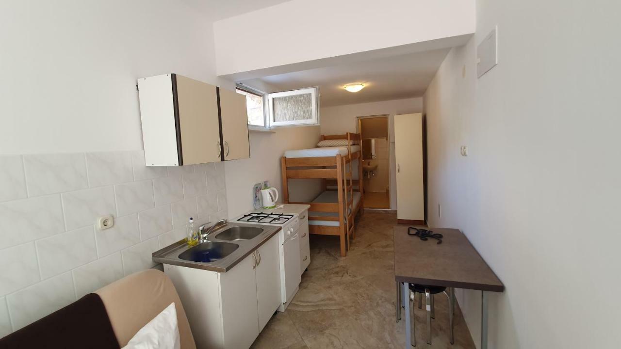 Apartments Mislav ノヴァリャ エクステリア 写真